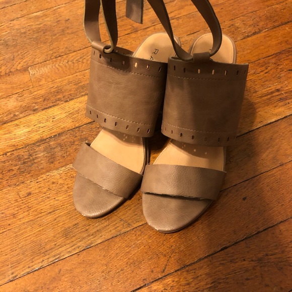 Mushroom colored bock heels - Picture 3 of 4